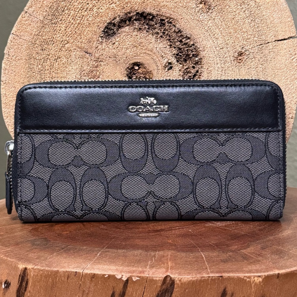 COACH SIGNATURE OUTLINE WITH STRIPE ACCORDION ZIP WALLET